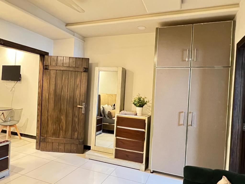 Pine Apartments Civic Center Bahria Town Islamabad Rawalpindi Buitenkant foto