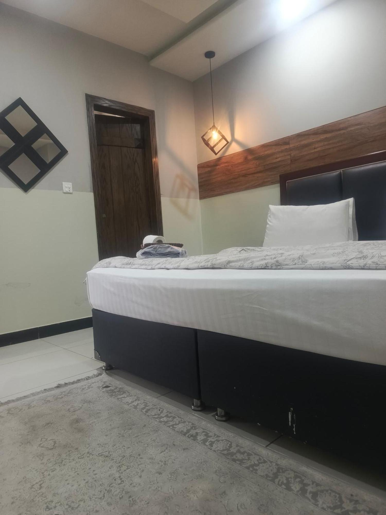 Pine Apartments Civic Center Bahria Town Islamabad Rawalpindi Buitenkant foto